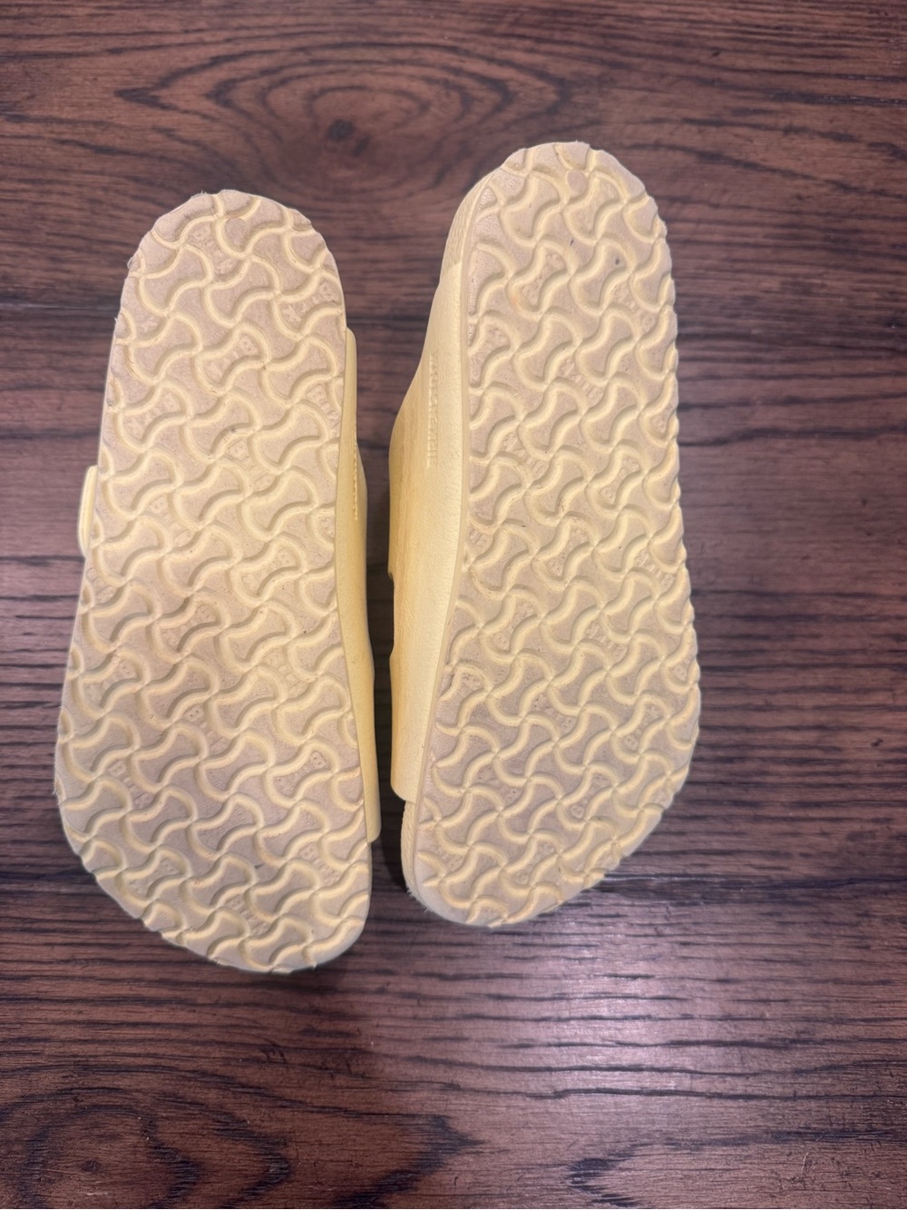 Birkenstock Arizona EVA Sandals in Light yellow size 33 (youth 2-2.5) - Picture 3 of 3